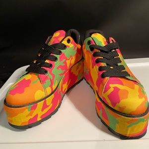 Yru Neon Camo Lala Shoe in size 10